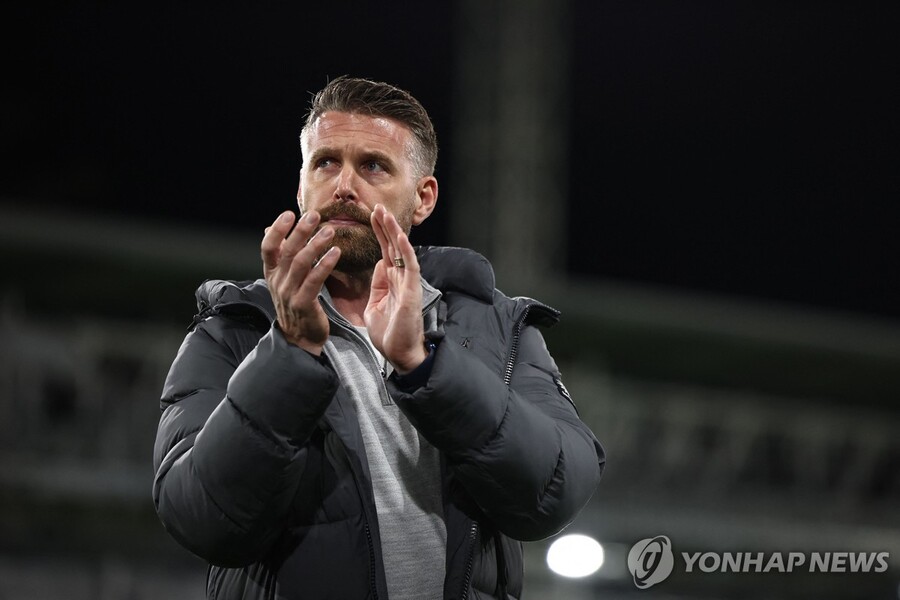 ▲ EPL 꼴찌 울버햄튼이 미들즈브러를 이끌던 에드워즈 감독을 새 사령탑으로 선임했다.ⓒ연합뉴스 제공