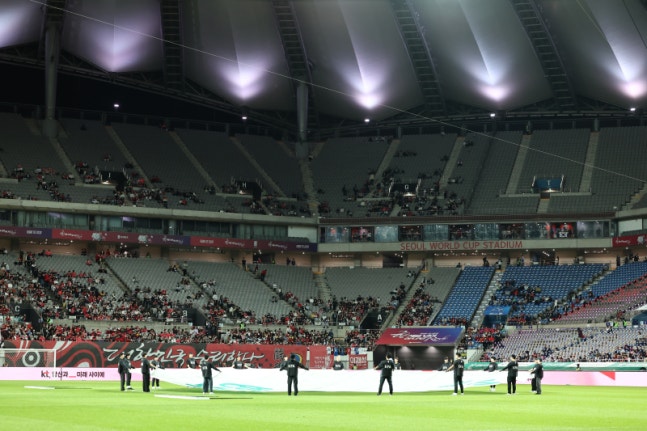 ▲ 지난달 14일 서울월드컵경기장에서 열린 파라과이전에 관중 참사를 일으킨 홍명보호가 오는 14일 대전월드컵경기장에서 볼리비아와 A매치를 치른다.ⓒ연합뉴스 제공