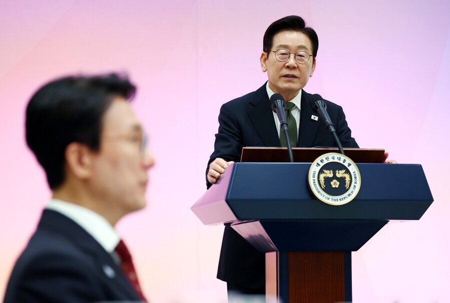 ▲ 이재명 대통령이 12일 청와대 영빈관에서 열린 시장·군수·구청장 초청 국정설명회에서 인사말을 하고 있다. ⓒ뉴시스