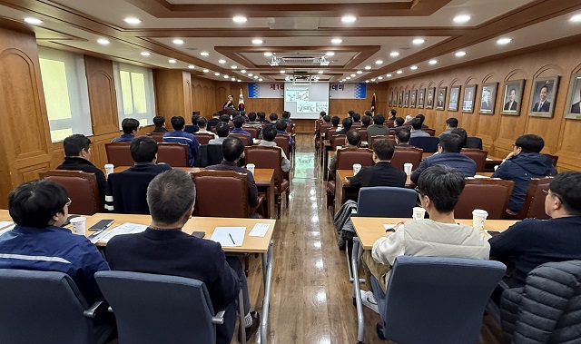 ▲ 포항상공회의소는 지난 11일 오후 4시 포항상의 대회의실에서 ‘AI 시대 혁신이 성과로 이어지는 실질적인 방법론’이라는 주제로 경제아카데미 4주차 강의를 진행했다.ⓒ포항상의