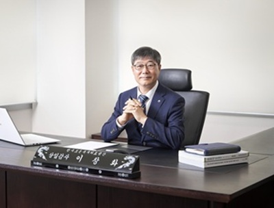 ▲ 이창화 한국보훈복지의료공단 상임감사가 부산지역 소재 남광사회복지회에 500만원을 기부했다. 이창화 상임감사는 앞으로도 사회적 배려 계층을 위한 나눔을 지속적으로 실천하며, 현장 체감형 지원을 확대해 지역사회 선순환확산과 공공의 가치를 확장해 나가겠다는 뜻을 밝혔다. ⓒ한국보훈복지의료공단