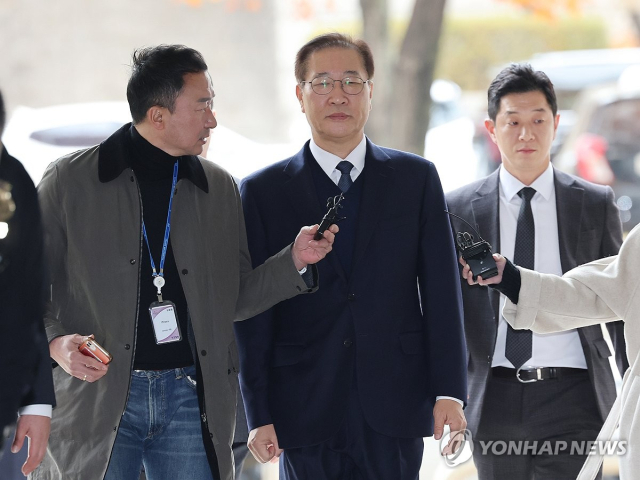 ▲ 박성재 전 법무부 장관이 13일 서울 서초구 서울중앙지법에서 열린 영장실질심사에 출석하기 위해 법정으로 향하고 있다./연합뉴스