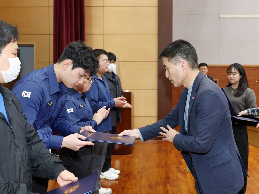 ▲ 대구시교육청은 성실 복무 및 적극적인 업무 수행으로 모범이 된 사회복무 요원 10명에게 교육감 표창을 수여하고, 참석자 전원에게는 영화관람권을 제공하는 등 노고를 격려하는 시간도 가졌다.ⓒ대구시교육청