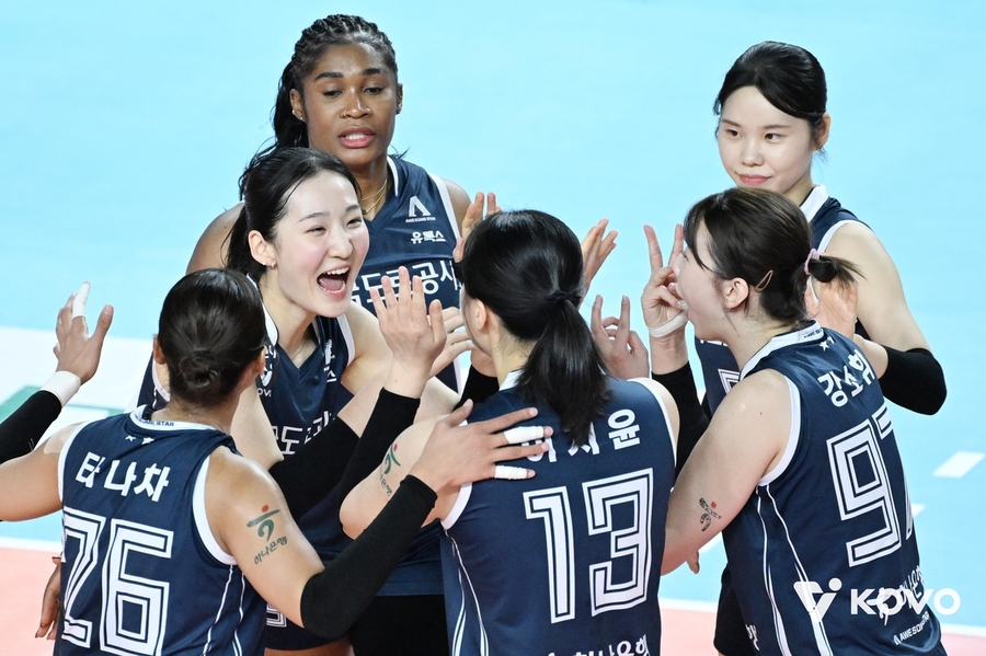 ▲ 한국도로공사가 모마의 24득점을 앞세워 현대건설을 꺾고 파죽의 7연승을 내달렸다.ⓒKOVO 제공