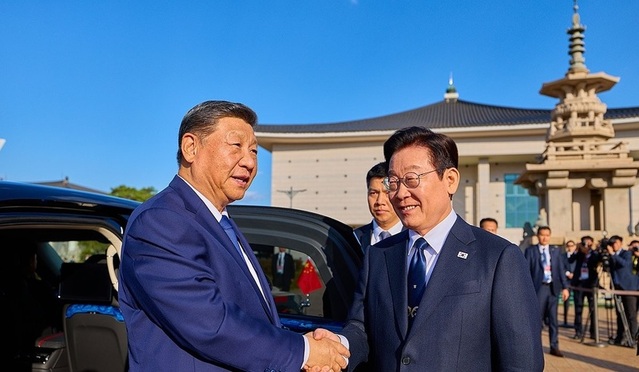 ▲ 시진핑 중국 국가주석 영접하는 이재명 대통령. ⓒ연합뉴스