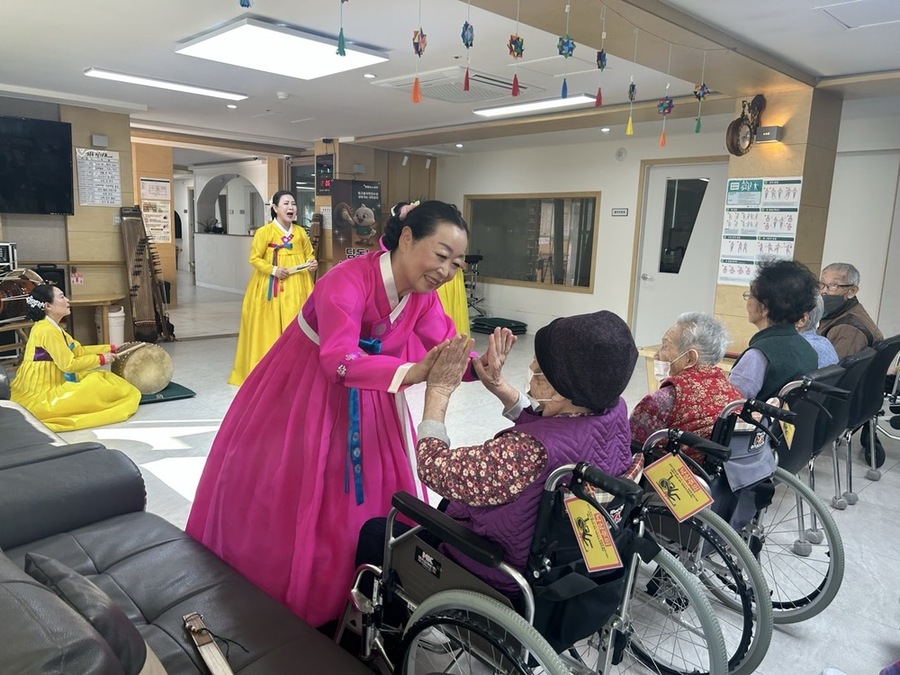 ▲ 서구, 찾아가는 국악공연 ‘딩동! 쓱싹국악’ 큰 호응ⓒ광주시 서구청 제공