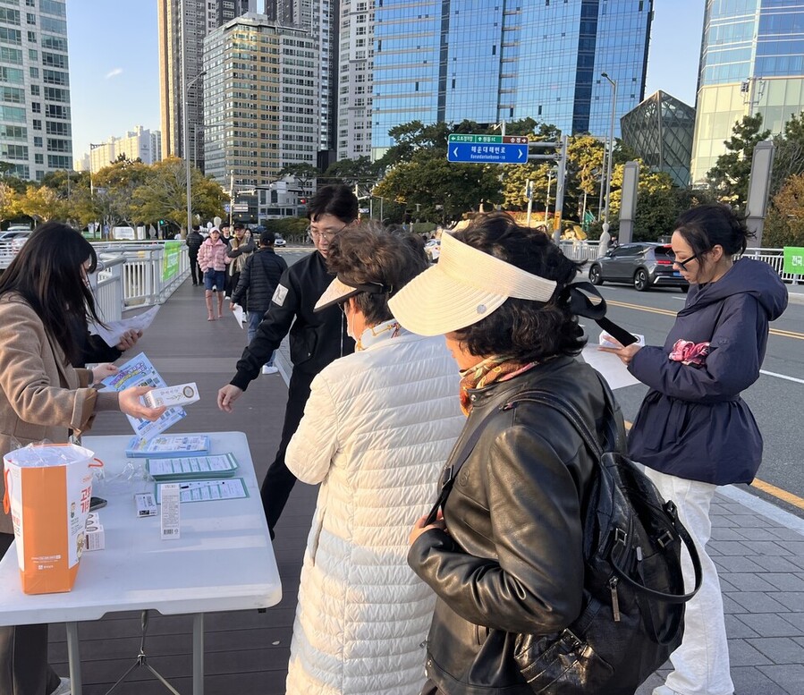 ▲ 부산 불꽃축제서 전남 사랑애 서포터즈 홍보ⓒ전라남도 제공