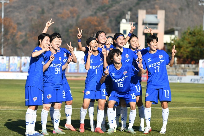 ▲ 화천 KSPO가 지난 15일 화천에서 열린 2025 WK리그 챔피언 결정전 2차전에서 승리하며, 창단 11년 만에 처음으로 챔피언의 자리에 올랐다. ⓒ화천군