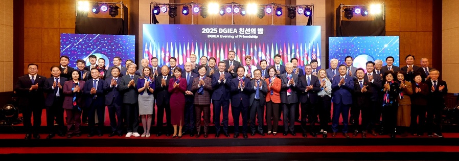 ▲ 경북도는 14일 경주 힐튼호텔 그랜드볼룸에서 열린 ‘2025 대구경북국제교류협의회(이하 DGIEA) 친선의 밤’행사에 참여했다.ⓒ경북도