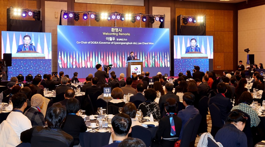 ▲ 올해 16회째를 맞은 이번 행사에는 이철우 도지사와 각국 주한 대사, 외교관, 협의회 회원 등 250여 명이 참석해 ‘더 친절한 세상을 지향하면서’라는 주제로 열렸다.ⓒ경북도