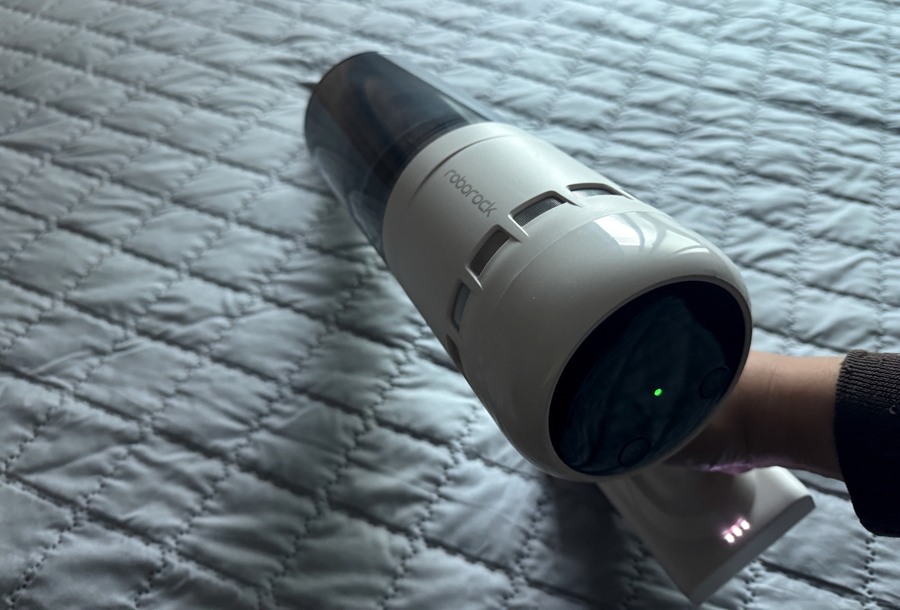 ▲ 틈새 청소 도구로 세밀한 청소도 해봤다. ⓒ김재홍 기자