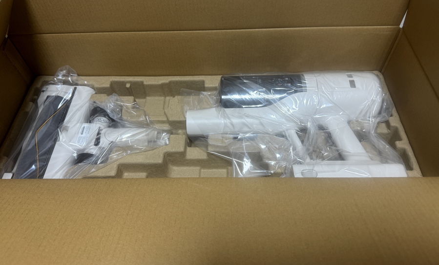 ▲ 상자 개봉 후 구성은 단촐했다. ⓒ김재홍 기자