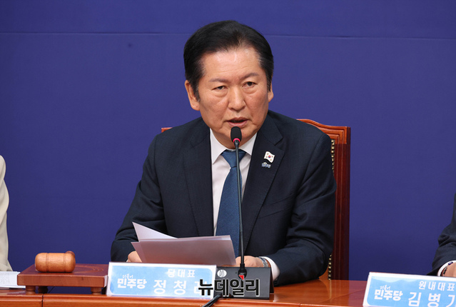 ▲ 정청래 더불어민주당 대표가 17일 오전 국회에서 열린 최고위원회의에 모두발언을 하고 있다.ⓒ이종현 기자