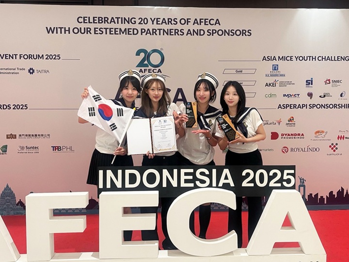 ▲ 팀 부문 특별상을 받은 동덕여대 'SEAnergy'팀.ⓒ동덕여대