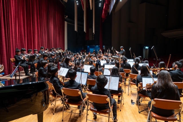 ▲ 2025 KYF뮤즈 청소년 오케스트라·합창단 정기연주회에서 오케스트라가 공연을 하고 있다. ⓒ한국청소년재단 제공