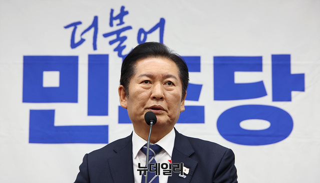 ▲ 정청래 더불어민주당 대표가 13일 오후 국회에서 열린 의원총회에서 모두발언을 하고 있다. ⓒ서성진 기자