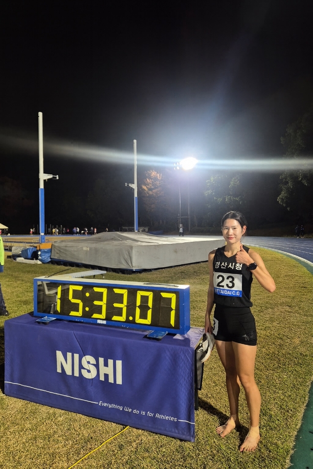 ▲ 김유진은 지난 15일 일본 가나가와현에서 개최된 제18회 니타이다 챌린지 게임 여자 5,000m 경기에서 15분 33초 07에 결승선을 통과하며, 8년 4개월 만에 한국 신기록을 경신했다.ⓒ경산시