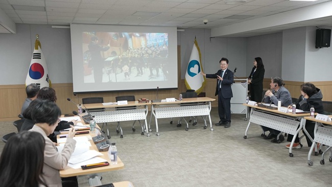 ▲ 춘천시가 17일 아동의 복지 향상과 공공 돌봄체계 강화를 위해 '2025년 제2회 아동복지심의위원회'를 개최했다. ⓒ춘천시