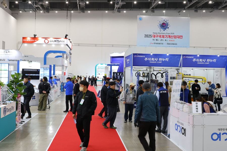 ▲ 국내외 14개국 267개 기업이 참여해 707부스 규모로 운영되는 올해 전시는 제조업 전 분야의 디지털 전환과 소재·부품 경쟁력을 체감할 수 있는 다채로운 프로그램을 선보인다.ⓒ엑스코