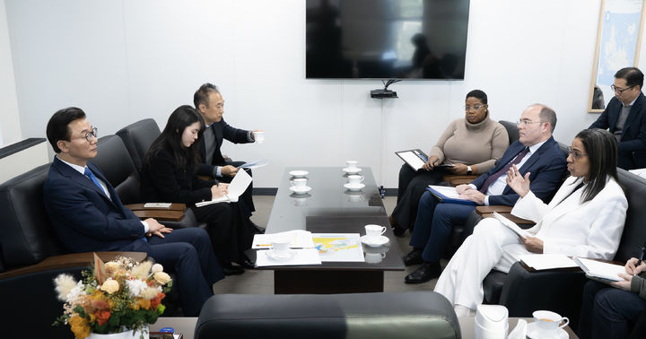 ▲ 전재수 해양수산부 장관이 18일 서울에서 레티시아 카르발류 국제해저기구(ISA) 사무총장과 면담하고 있다. ⓒ해양수산부