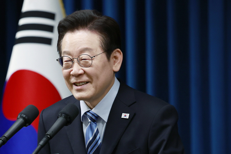 ▲ 이재명 대통령이 14일 서울 용산 대통령실에서 한·미 간 관세·안보 합의를 문서화하는 '조인트 팩트시트(JFS·합동설명자료)' 관련 발표를 마친 뒤 질문에 답변하고 있다. ⓒ뉴시스