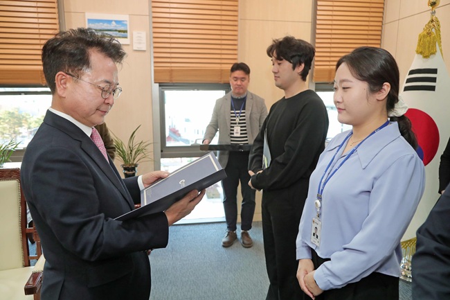 ▲ 홍보담당관 김은지 리더는 우수상을 받았다. ⓒ춘천시