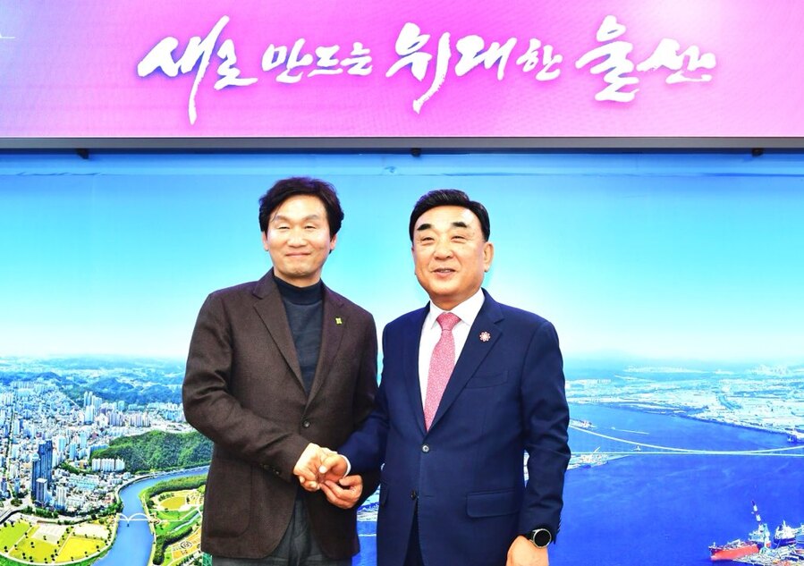 ▲ 조현일 경산시장은 17일 김두겸 울산시장을 만나 ‘경산~울산 간 고속도로 건설’ 사업 확정을 위해 공동 대응하기로 뜻을 모았다.ⓒ경산시