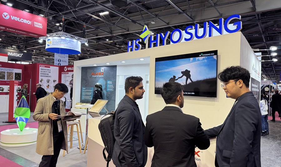 ▲ 프랑스 파리에서 열리는 '밀리폴 파리 2025'의 HS효성첨단소재 부스 전경 ⓒHS효성첨단소재