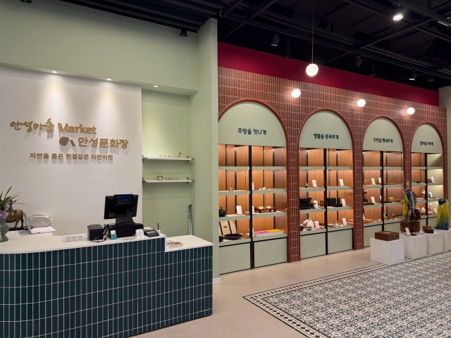 ▲ 스타필드안성에 마련된 안성마춤마켓안성문화장ⓒ안성시 제공