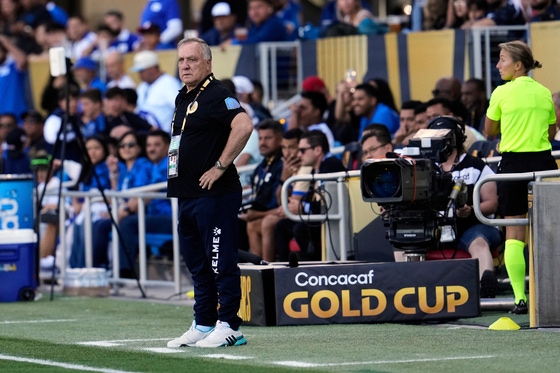 ▲ 인구 15만명의 퀴라소가 북중미 월드컵 본선행을 확정했다. 퀴라소를 이끈 지도자는 아드보카트 감독이다.ⓒ연합뉴스 제공