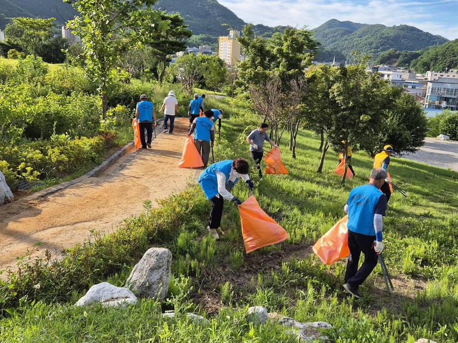 ▲ 대한노인회 영양군지회(지회장 오대원)는 올해 3월부터 11월까지 진행된 2025년도 노인자원봉사활동을 성공적으로 마무리 했다.ⓒ영양군지회