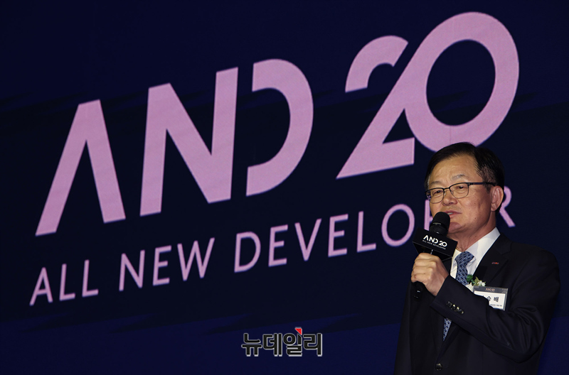 ▲ 김승배 한국부동산개발협회장이 오후 서울 강남구 그랜드 인터컨티넨탈 서울 파르나스에서 열린 한국부동산개발협회(KODA, Korea Developer Association) 창립 20주년 기념행사에서 미래 비전을 발표하고 있다. ⓒ정상윤 기자