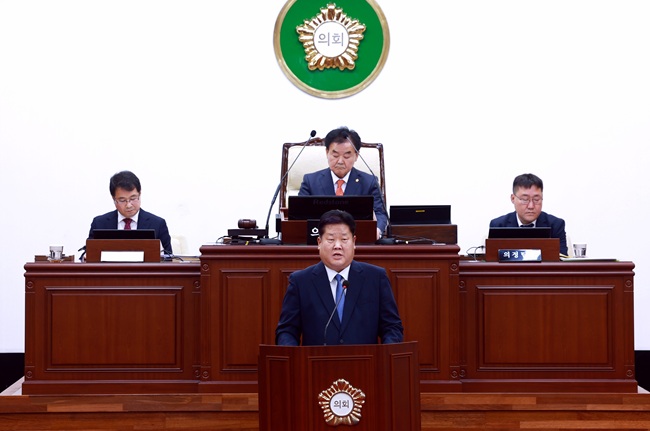 ▲ 이상호 태백시장이 20일 제288회 태백시의회 제2차 정례회 본회의에서 2026년 시정연설을 통해 내년도 시정운영 계획을 밝혔다. ⓒ태백시