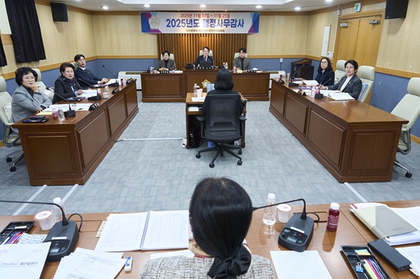 ▲ 대전 경제복지위원회가 지난 19일 전략사업과·지역경제과를 대상으로 한 2025년도 행정사무감사를 진행했다.ⓒ대전서구의회