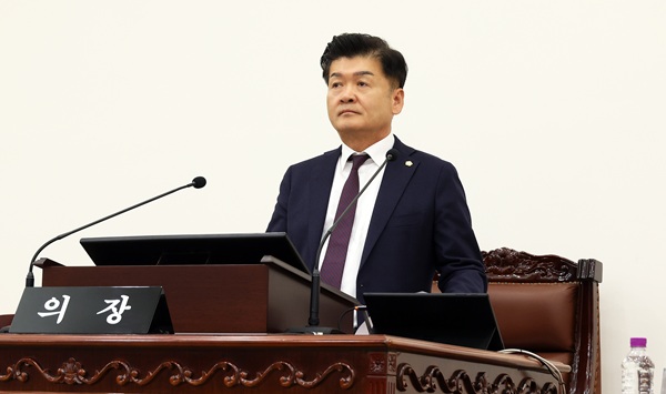▲ 대전 유성구의회 김동수 의장이 오는 12월 19일까지 30일간 제282회 정례회가 열림을 선언했다. ⓒ유성구의회