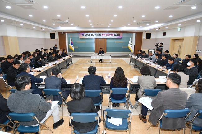 ▲ 2026년 화천군 신규시책 및 공약 현안사업 보고회가 20일 군청에서 최문순 군수를 비롯한 각 실과소장들이 참석한 가운데 열렸다. ⓒ화천군