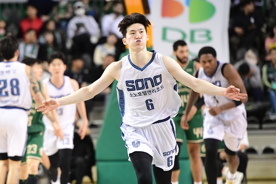▲ 이정현이 31점을 폭발시킨 소노가 '슈퍼팀' KCC를 제압했다.ⓒKBL 제공