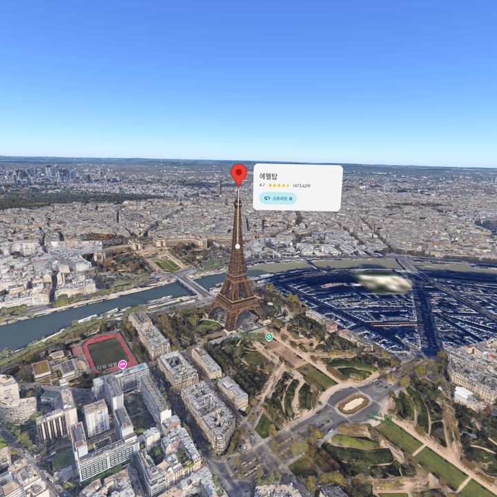 ▲ 갤럭시 XR에서 구글 제미나이와 구글 지도 앱을 활용해 프랑스 파리 에펠탑을 찾아가 항공뷰로 보고 있는 모습.ⓒ뉴시스