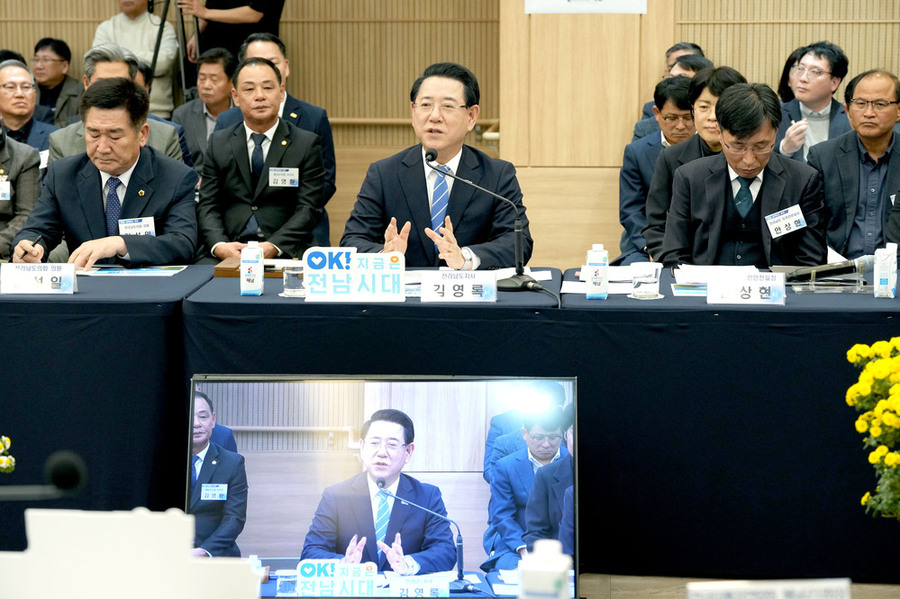 ▲ 김영록 전라남도지사가 20일 해남군청 대회의실에서 열린 ‘해남군 정책비전 투어’ 행사에서 인사말을 하고 있다.ⓒ전라남도 제공