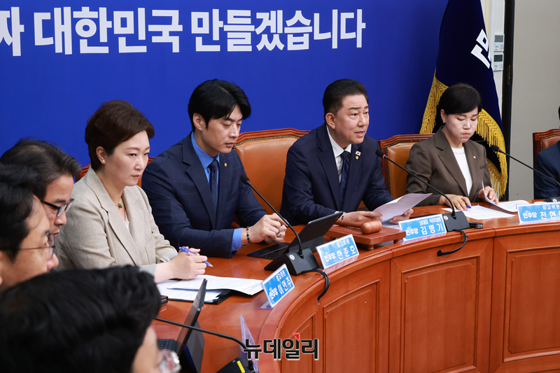 ▲ 김병기 더불어민주당 당대표 직무대행 겸 원내대표가 6월27일 오전 국회에서 열린 최고위원회의에서 발언을 하고 있다. ⓒ이종현 기자