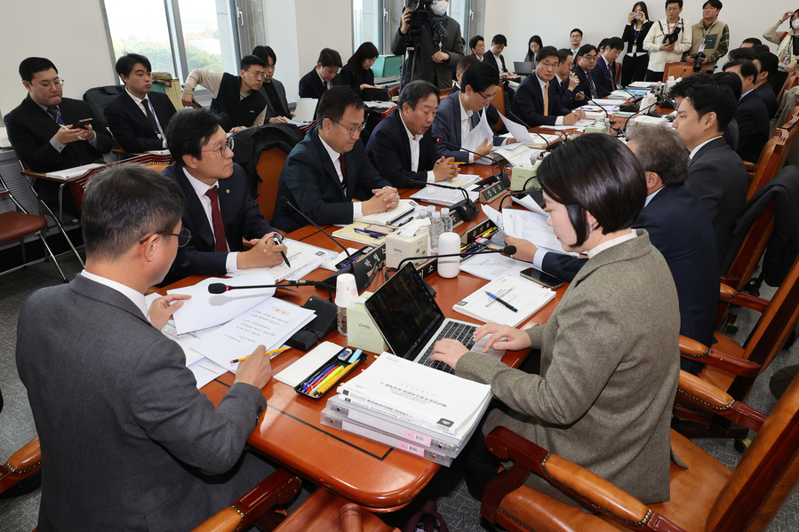 ▲ 17일부터 내년도 예산안의 증·감액 심사에 돌입한 국회 예산결산특별위원회 예산안 조정소위원회.ⓒ연합뉴스