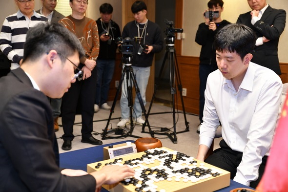 ▲ '제27회 농심신라면배 세계바둑최강전' 본선5국에서 한국의 강동윤 9단이 중국 탄샤오 9단을 꺾었다.ⓒ한국기원 제공
