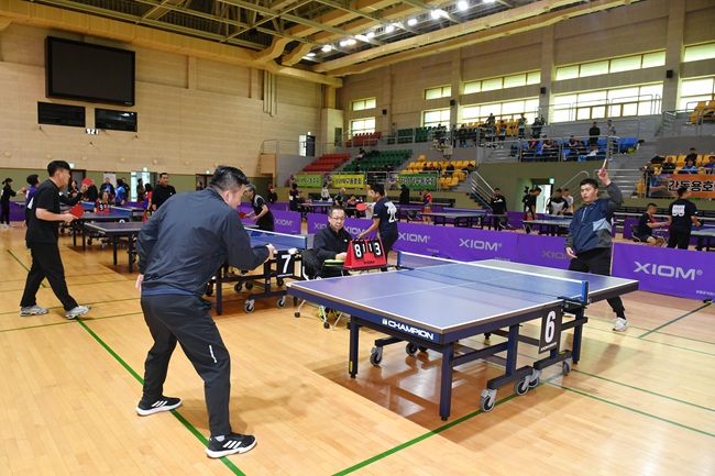 ▲ 제5회 화천군수배 탁구대회가 22일 화천체육관에서 최문순 군수, 박대현 도의원, 류희상 군의장과 군의원, 송호관 군체육회장을 비롯해 탁구 동호인들이 참석한 가운데 열렸다. ⓒ화천군