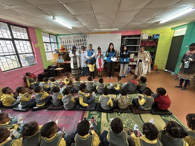 ▲ 춘천시와 강원국제개발협력센터 공동 주관으로 진행되는 춘천시민 국제협력봉사 사업은 도서관 개관을 비롯해 각종 교육 봉사를 진행했다.  ⓒ춘천시