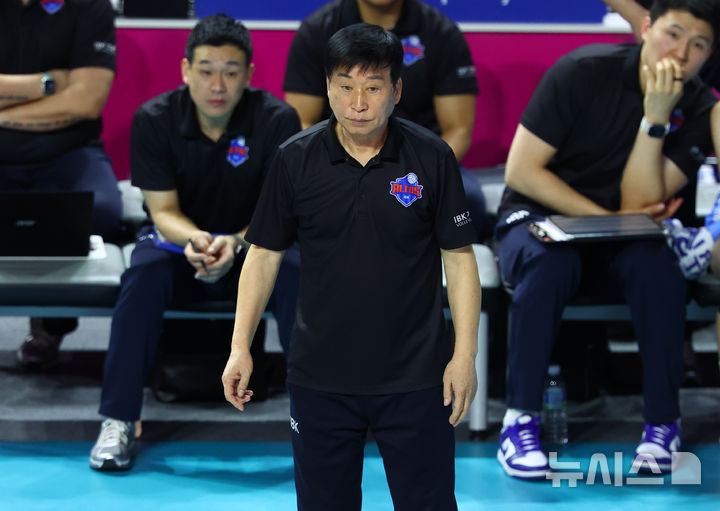 ▲ 7연패의 늪에 빠진 기업은행의 김호철 감독이 사퇴했다.ⓒ뉴시스 제공