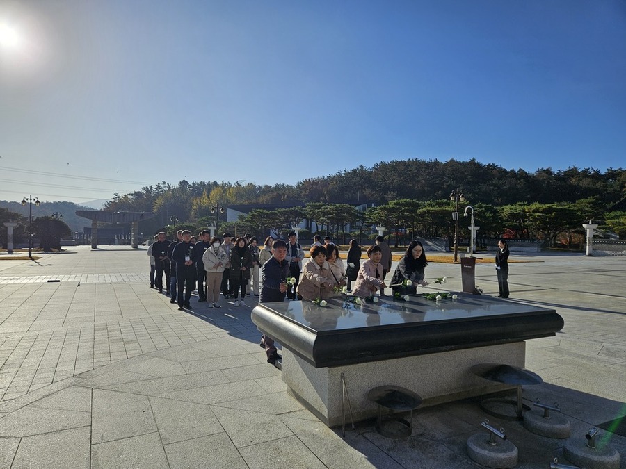 ▲ 지난 21일, 국립5.18민주묘지 합동 참배ⓒ광주시교육청 제공