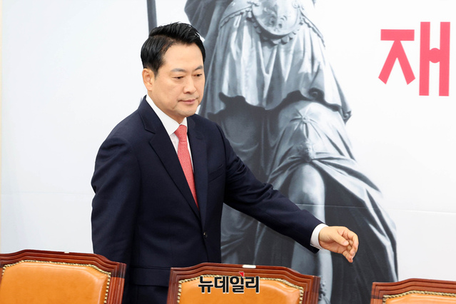 ▲ 장동혁 국민의힘 대표가 20일 오전 국회에서 열린 최고위원회의에 참석하고 있다. ⓒ이종현 기자