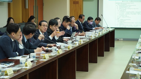 ▲ 노동진 수협중앙회장(왼쪽 네 번째)이 20일 타이베이 중정구에 위치한 대만 어업서(수산청)에서 대만 해상풍력 및 수산업 현안에 대해 의견을 나누고 있다.ⓒ수협중앙회