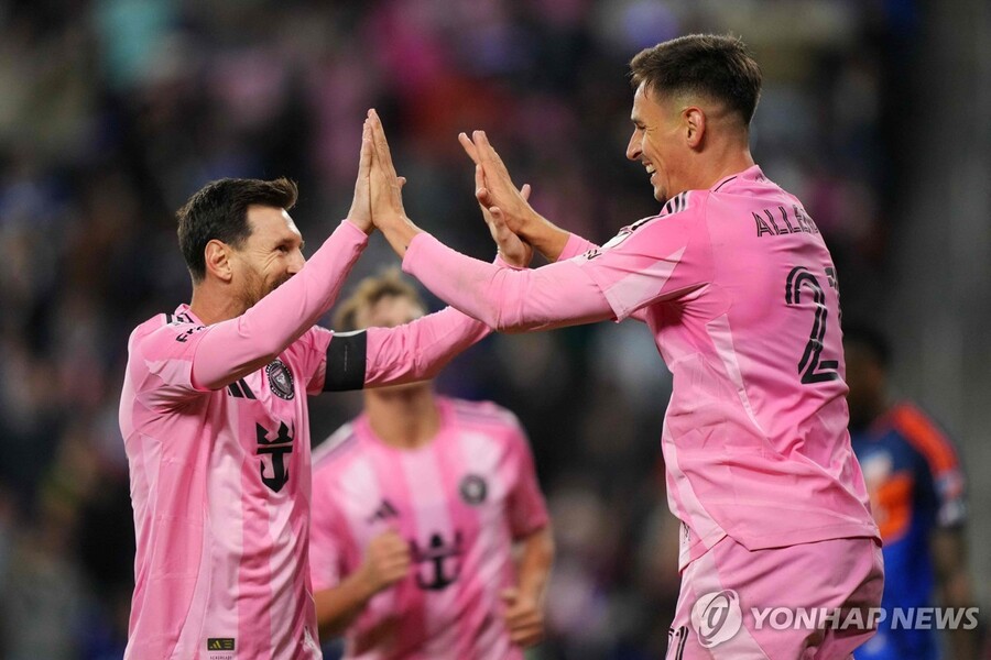 ▲ '축구의 신' 메시가 1골 3도움을 올린 활약 속에 인터 마이애미는 신시내티를 꺾고 동부 콘퍼런스 결승에 올랐다.ⓒ연합뉴스 제공