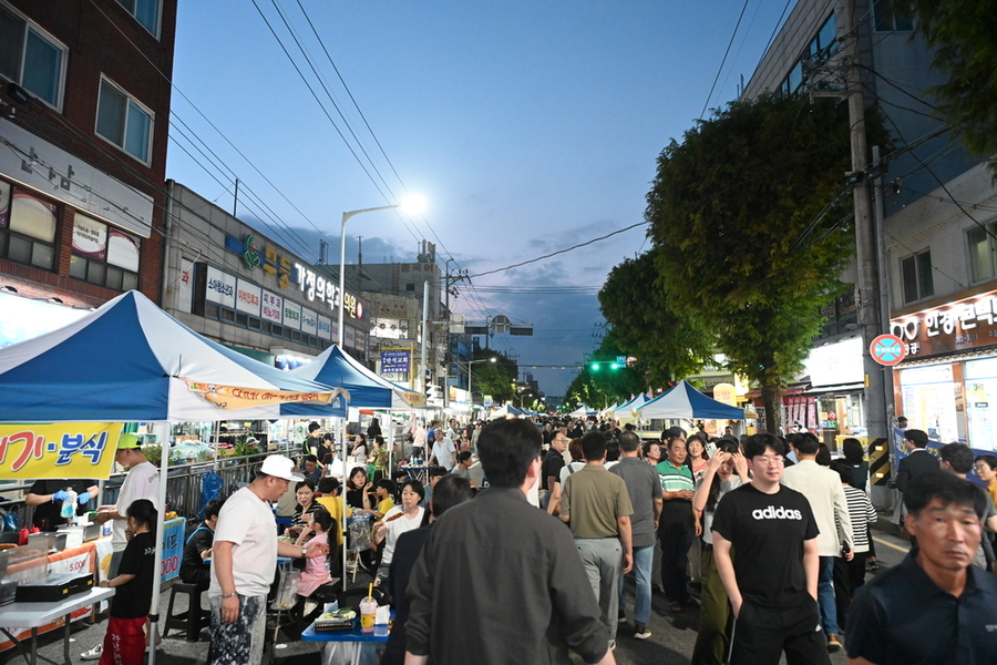 ▲ 군분로 글로벌 토요 야시장 개장식ⓒ광주시 남구청 제공